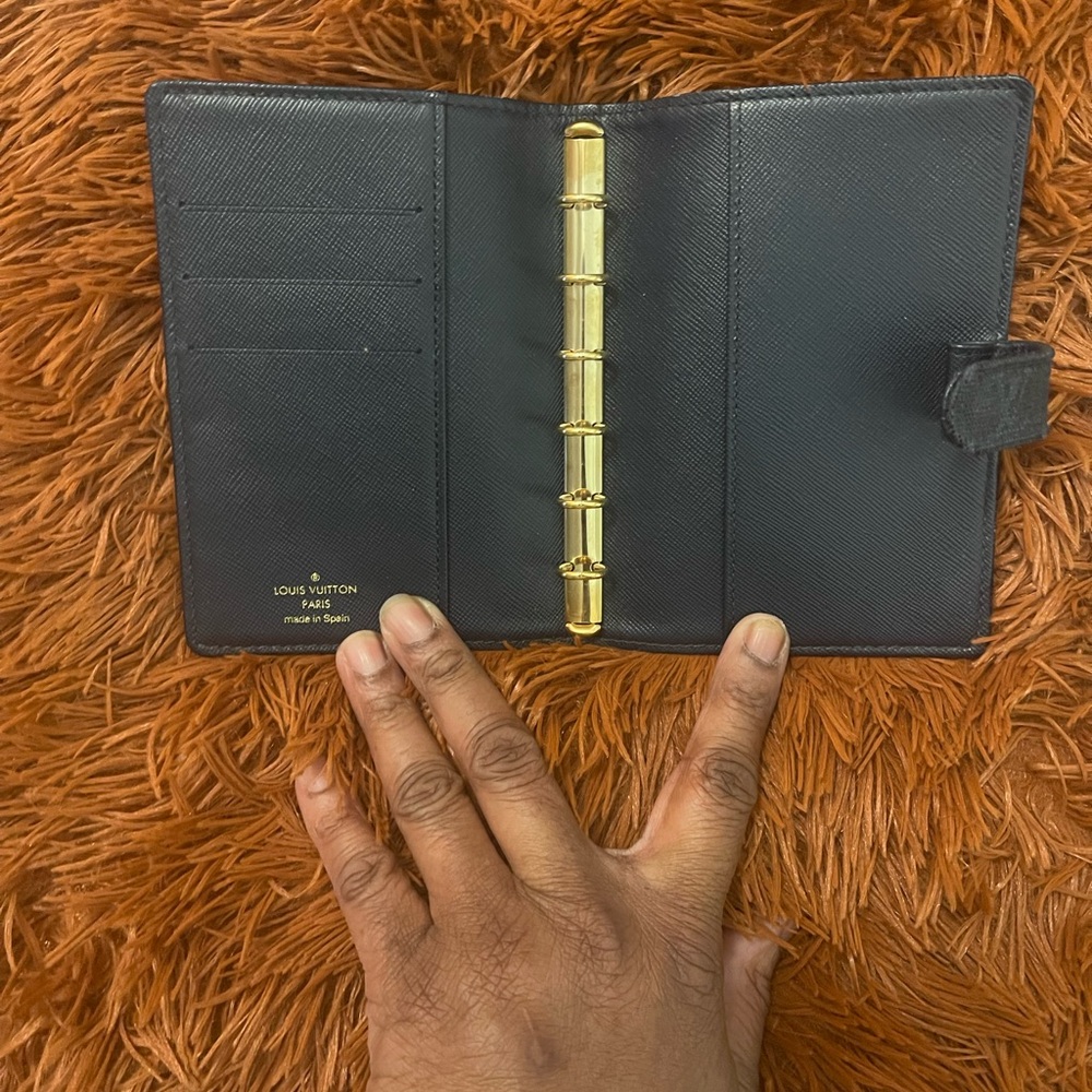 Authentic Louis Vuitton Agenda - Picture 7 of 8